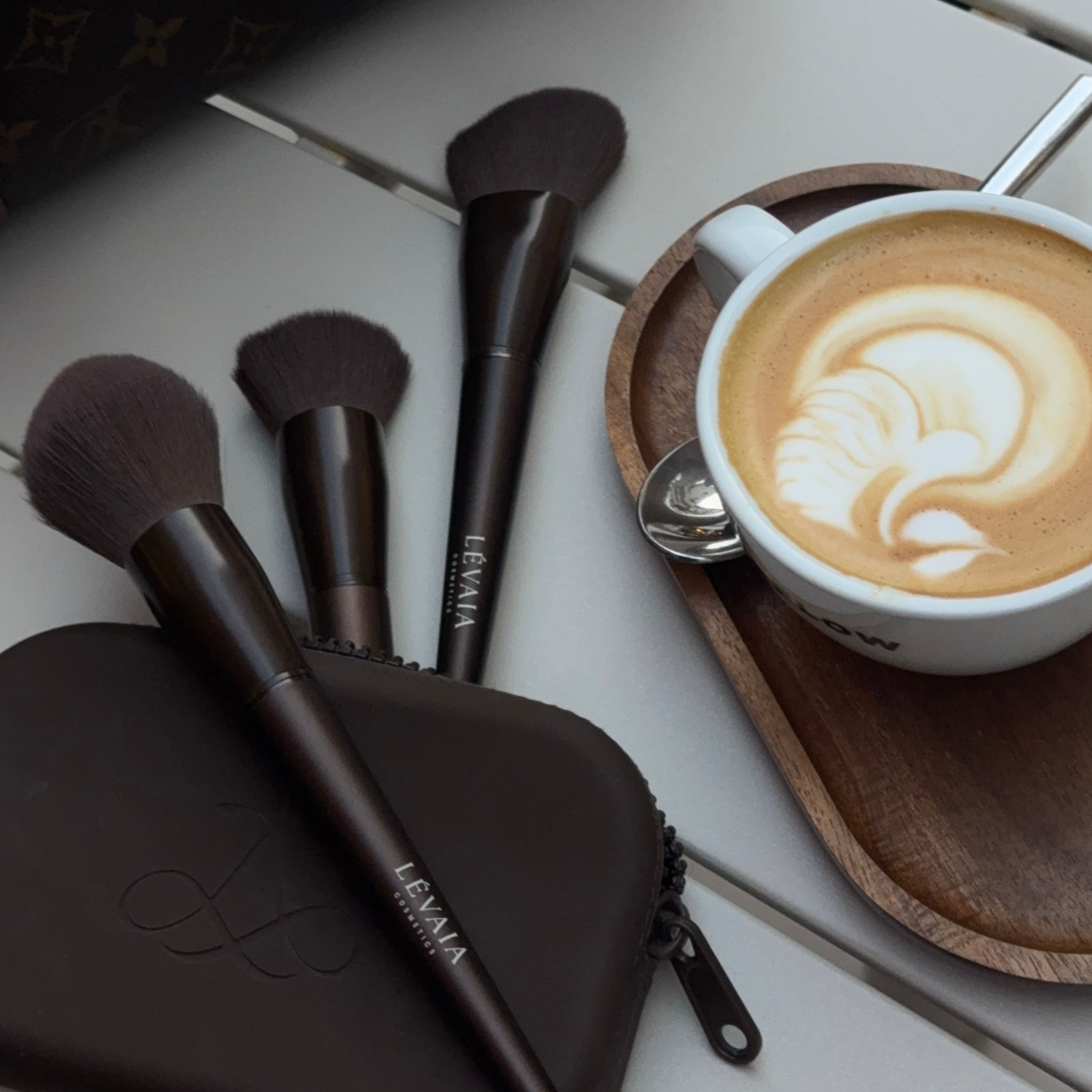 Pro Set Lévaia Cosmetics
